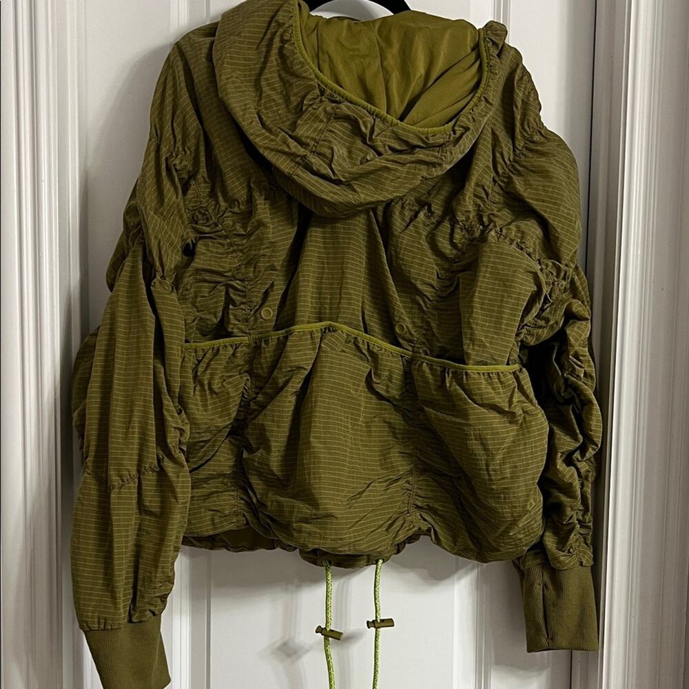 NWT Free People Movement Happy Camper Pullover Martini/Moss Size Small - Picture 10 of 12